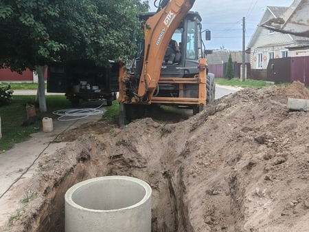 Продолжаются работы по ремонту водопроводной сети в г. Мглин.